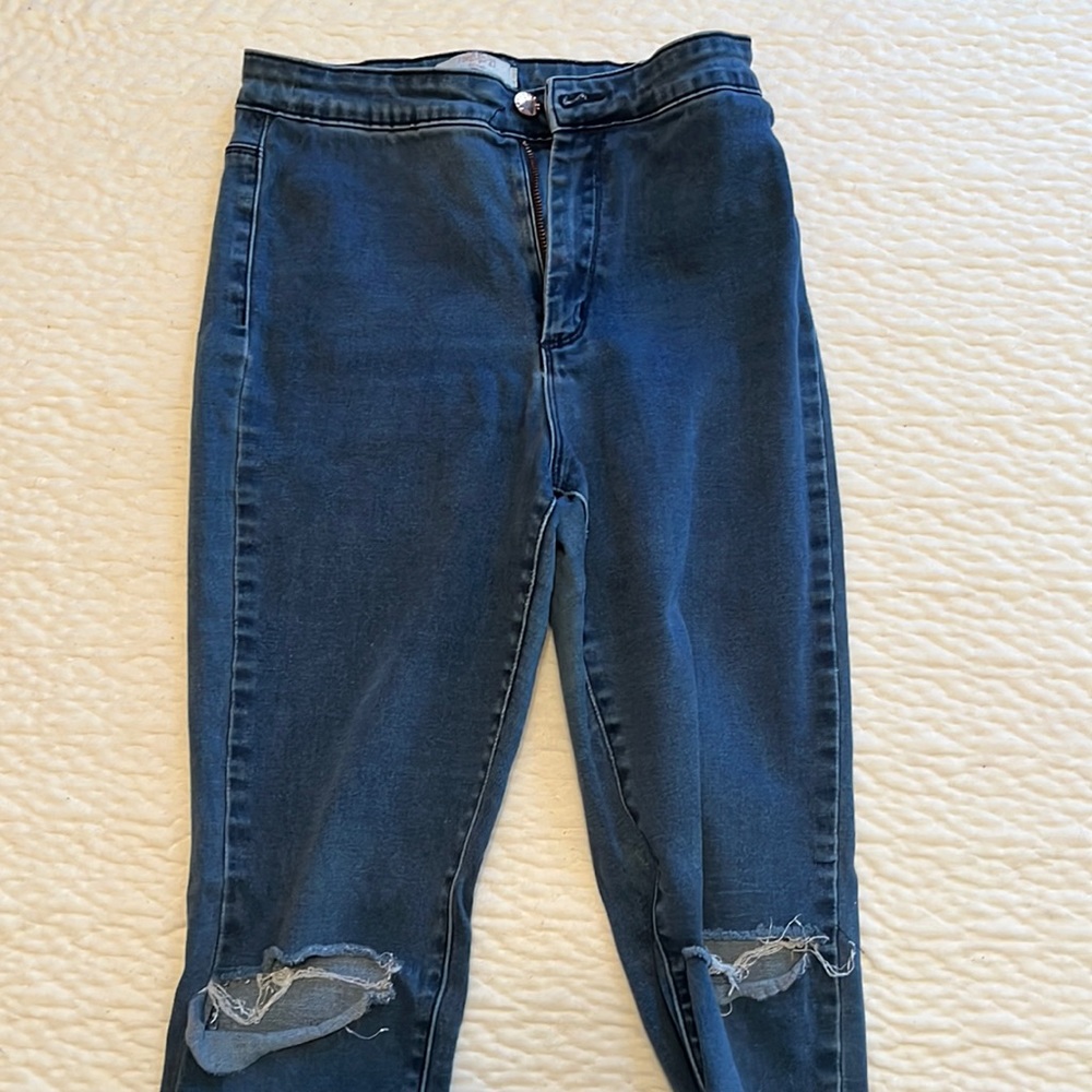 Forever 21 blue ripped skinny jeans